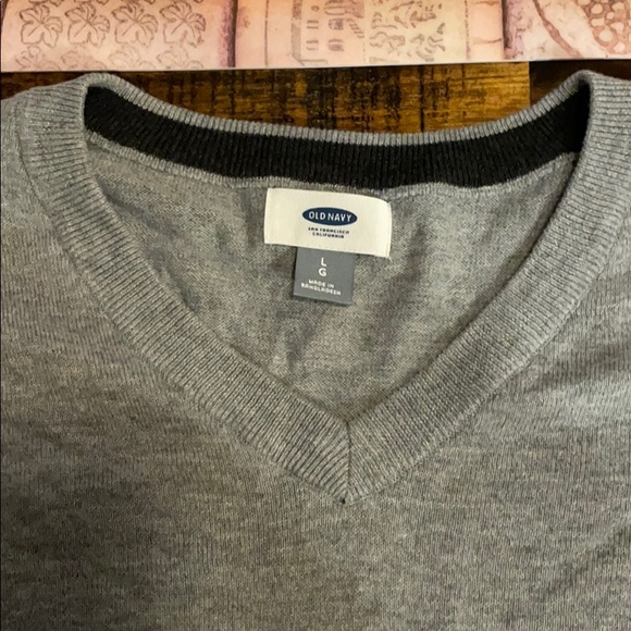 Men’s large V neck sweater. - Picture 2 of 4